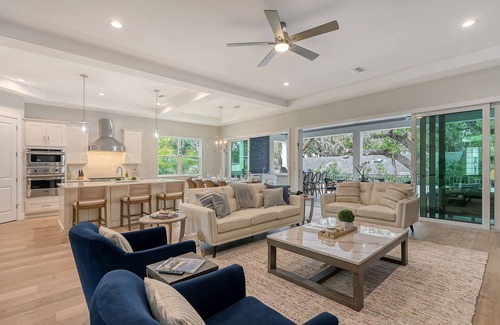 San Remo House | New Retreat with Heated Pool, Putting Green & 10/10 Rating