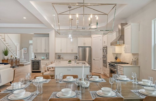 San Remo House | New Retreat with Heated Pool, Putting Green & 10/10 Rating