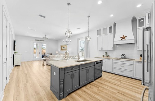 Thomas Drive House | BRAND NEW-Luxurious 5 BR house w/HEATED POOL, fenced yard, Pet Friendly, PCB