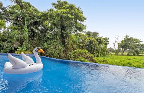 Candolim Apartment | New Apartment Retreat with Pool Near Candolim Beach