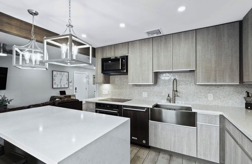 South Scottsdale Condo | New Bungalow with Ocean View & 4 Heated Pools - Rated 10/10