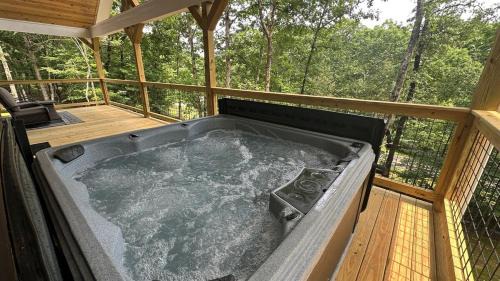 Cleveland House | Brand New Luxury Cabin Full of Amenities