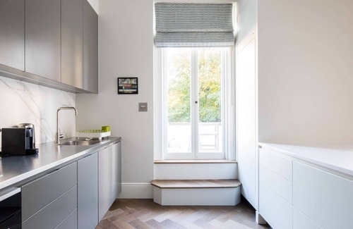 Campden Apartment | Brand New Flat with Balcony Near Ken High Street - Rated 10/10