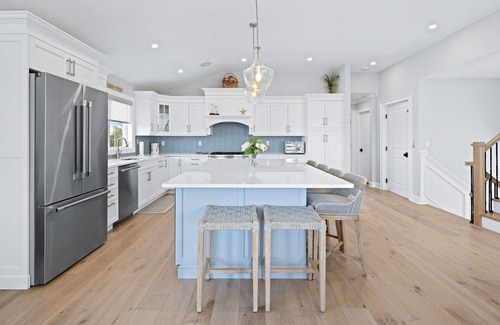 Harvey Cedars House | New Luxury Home with Bay Views & Spa, Steps to Ocean