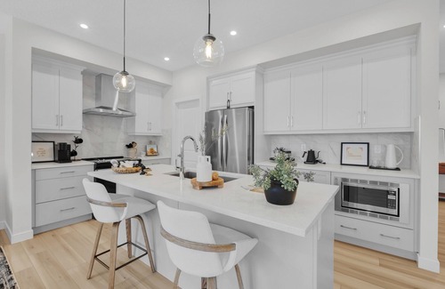 West Edmonton House | Brand New Luxury Home | Air Conditioning | Sleeps 10 | 2 Suites Included