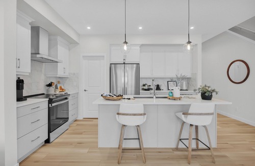 West Edmonton House | Brand New Luxury Home | Air Conditioning | Sleeps 10 | 2 Suites Included