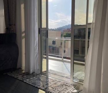 Kireka Apartment | New LakeView PentHouse in Munyonyo - Family Friendly Stay