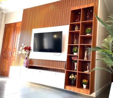 Kireka Apartment | New LakeView PentHouse in Munyonyo - Family Friendly Stay