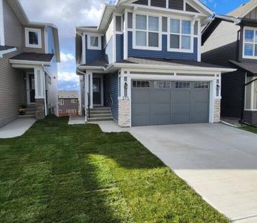 Calgary House | Inviting Walk-out Suite in Calgary for Family Getaways