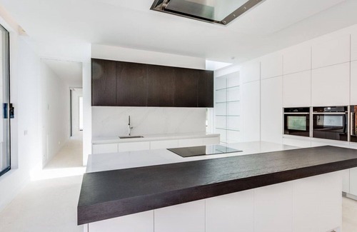 Sotogrande House | Modern Villa with Breathtaking Forest Views