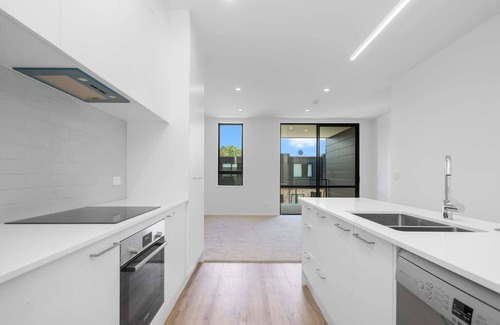 Avondale House | Experience a Modern Family Retreat with Spa & Netflix Access