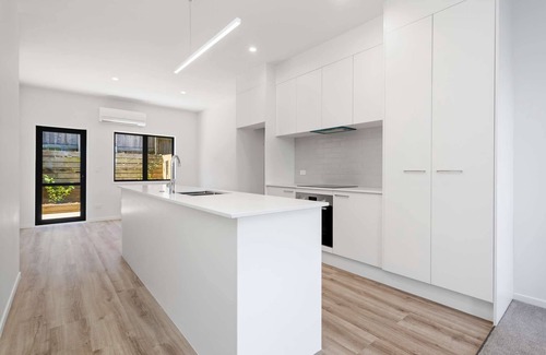 Avondale House | Experience a Modern Family Retreat with Spa & Netflix Access