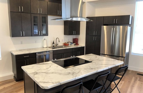 Columbia Condo | Modern Downtown Condo: Guest Rated 10/10 & Family Friendly