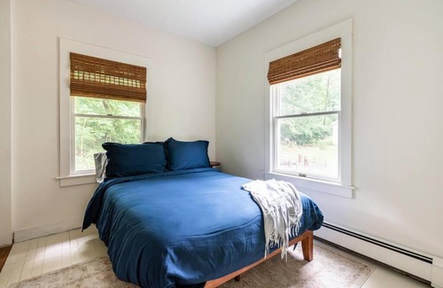 Allaben House | Modern Mountain Getaway: Family-Friendly with Scenic Views