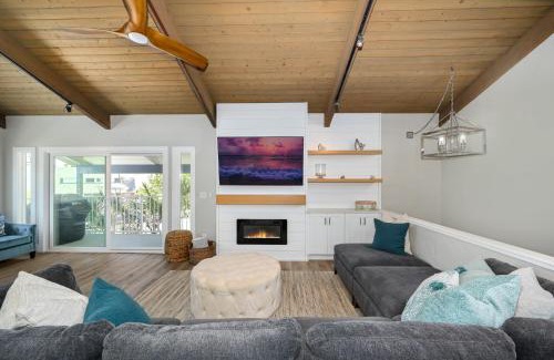 Balboa Peninsula House | Contemporary Beachside Retreat with Patio & BBQ Amenities