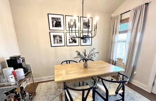 Manor House | Brand New Modern Home with Amazing Yard & Fire Pit - 20 min to DT Austin