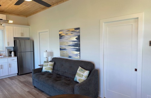 Houghton Lake Cabin | Modern Cabin Steps from Scenic Houghton Lake – Guest Rated 10/10