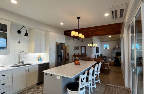 Blaine House | New Oceanfront Beach Home with Spa & Hot Tub on Drayton Harbor