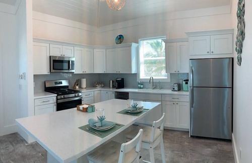 Lubbers Quarters Cay Villa | Beautiful Oceanfront Villa with Pool & Spa Amenities