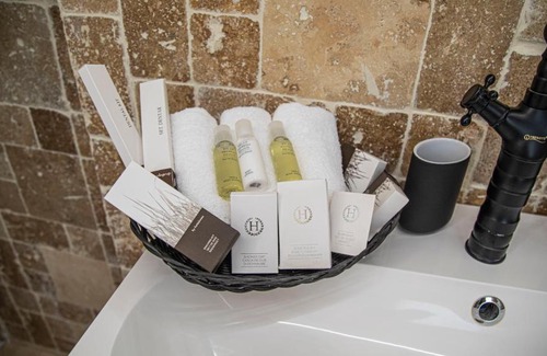 Bucharest City-Centre Apartment | New Penthouse Retreat Near Intercontinental Hotel in Bucharest