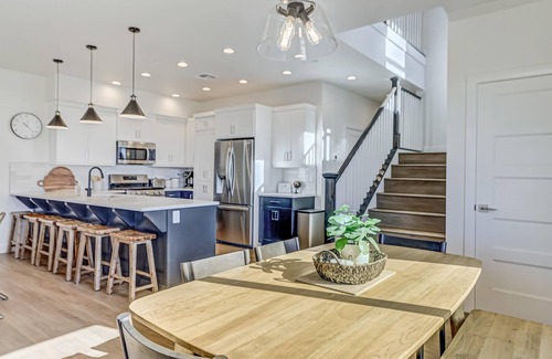 St. George House | New Hotel with Pool, Lazy River & Mini Golf Fun Await!
