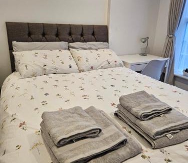 Eastleigh Apartment | Cozy Private Annex Guest Suite with 9.4 Rating