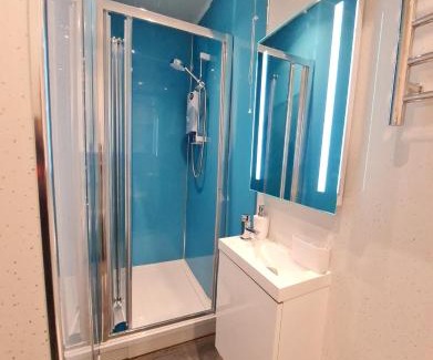 Eastleigh Apartment | Cozy Private Annex Guest Suite with 9.4 Rating