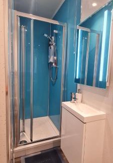 Eastleigh Apartment | Cozy Private Annex Guest Suite with 9.4 Rating