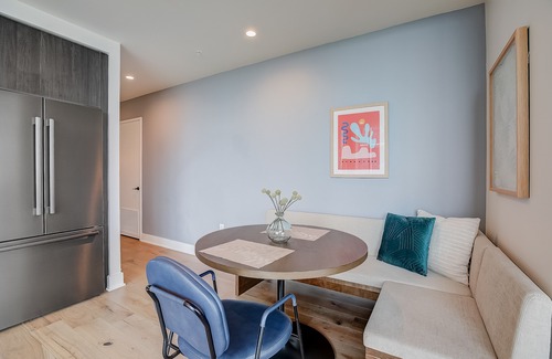 Rainey Street Historic District Condo | Brand-new skyline-view condo with rooftop pool, balcony, firepit, & fitness room
