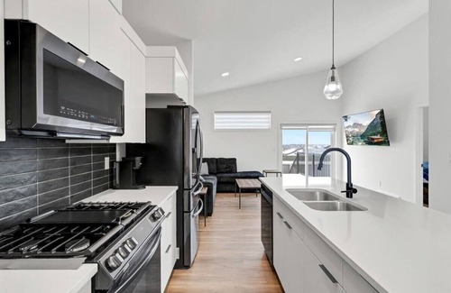 Grande Prairie House | Inviting 3-Bedroom Airbnb with Garage & Pet-Friendly Amenities