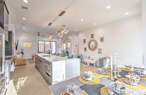 Chestnut House | Discover a New Home with Pool in Downtown Austin