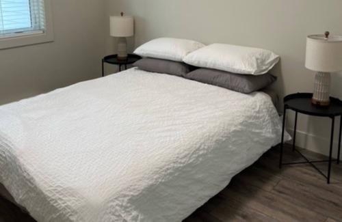 Crawford House | New Suite in Canada's Wine Country Near the Beach!
