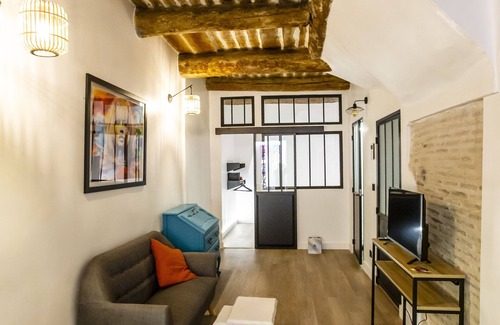 Hotel-de-Ville Apartment | New T1 Retreat in Panier with Oceanfront Views