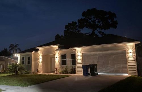 Lutz House | Modern Family Retreat in Lutz, Tampa - Pet Friendly Stay