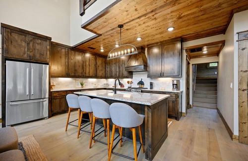 Broken Bow Cabin | Discover The Lookout: Pool, Pond & Fun Scavenger Hunts