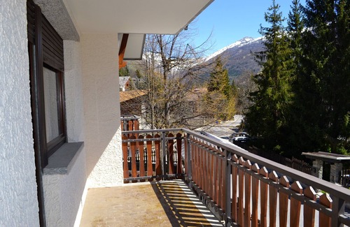 Bardonecchia Apartment | Inviting Three-Room Apartment Steps from the Slopes, Rated 9.8