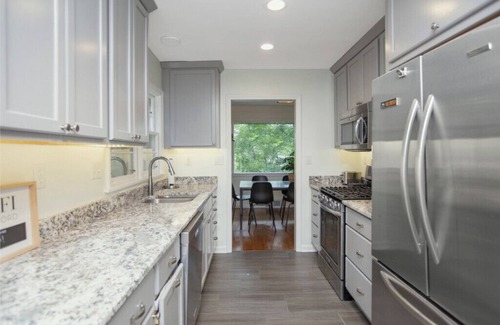 Wooded Estates House | Newly Opened Retreat Near Stadium - Pet Friendly & Ocean Views