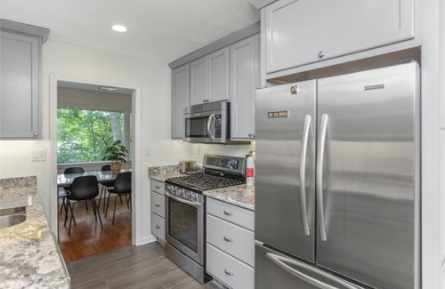 Wooded Estates House | Newly Opened Retreat Near Stadium - Pet Friendly & Ocean Views