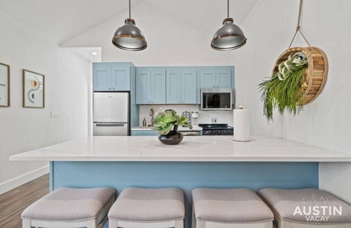 Greater South River City Apartment | Modern Retreat Near Downtown with Family-Friendly Amenities
