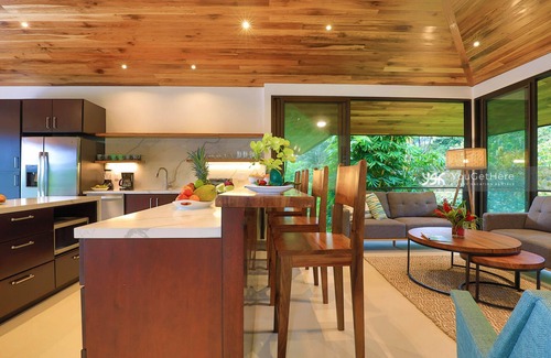 Ballena Villa | Coastal Retreat: Ocean View Villa with Pool Near Beach