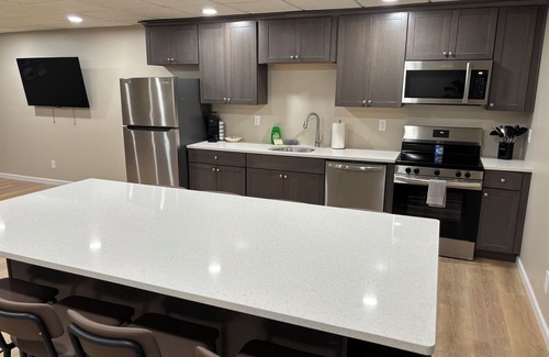 Sandusky Condo | Brand-New Vintage Amusement Park–Themed Getaway – Sleeps 10!