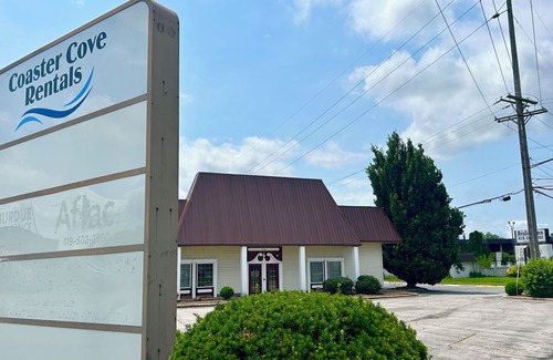 Sandusky Condo | Brand-New Vintage Amusement Park–Themed Getaway – Sleeps 10!