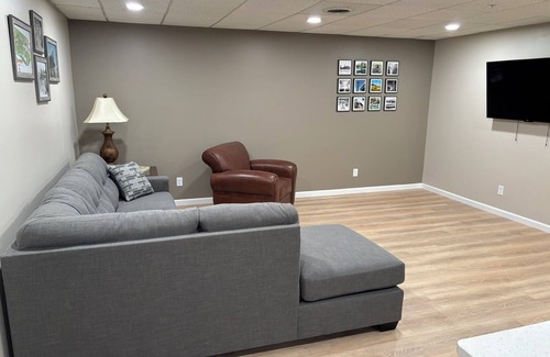 Sandusky Condo | Brand-New Vintage Amusement Park–Themed Getaway – Sleeps 10!