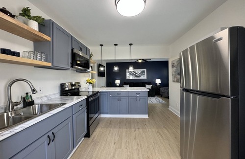 Mount Berry House | Perfect for Families: New Hotel with 2 King Beds & Yard