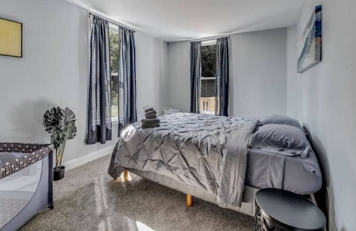 Costigan Apartment | Brand New Waterfront 4BD | Sleeps 8 | Amazing View