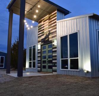 Purcell Villa | Brand New Yote Cabin, Pool Table, South of Norman