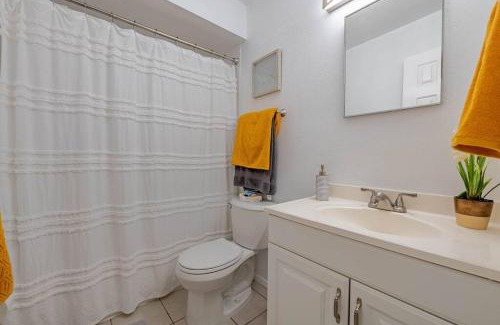 Orlando House | Newly Renovated Vacation House Near UCF - Pet Friendly!