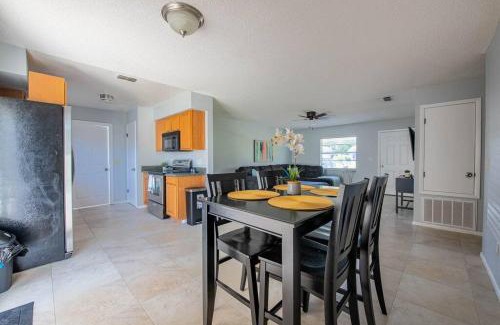 Orlando House | Newly Renovated Vacation House Near UCF - Pet Friendly!