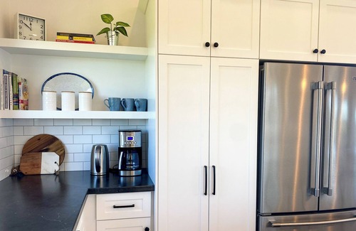 Sea View House | Branders Edge - Walk to Beach with Ocean Views & Breakfast