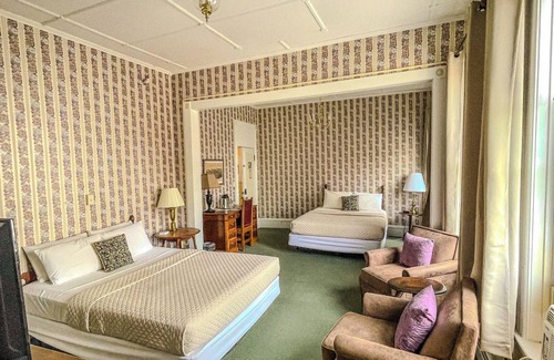 Brandon Hotel | Brandon Inn: Top-Rated Getaway with Pool and Spa Amenities